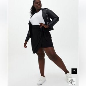 Torrid Super Soft High Waisted Mini Wrap Tie Stretch Skirt Black Size 3X